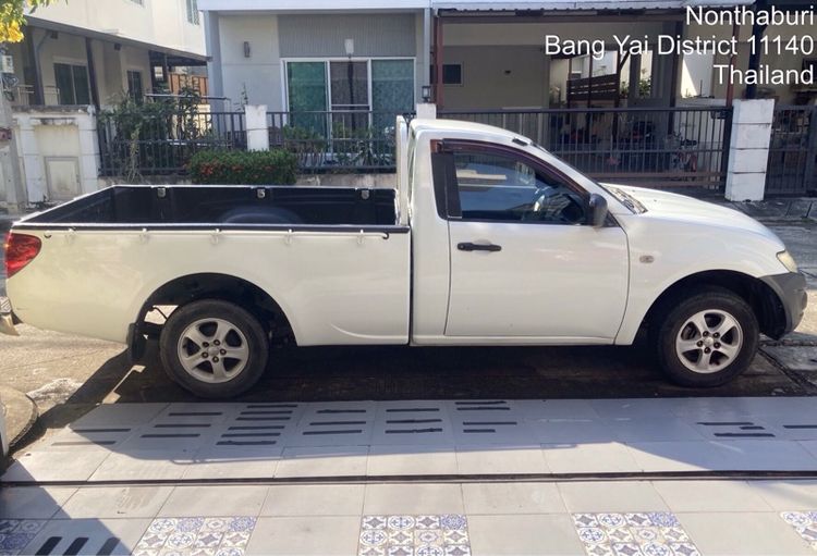 รถ Mitsubishi Triton 2.4 GL สี ขาว