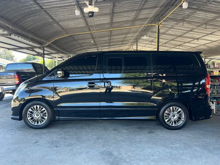 Hyundai Grand Starex 2015 2.5 VIP Van ดีเซล ไม่ติดแก๊ส เกียร์อัตโนมัติ ดำ รูปที่ 2
