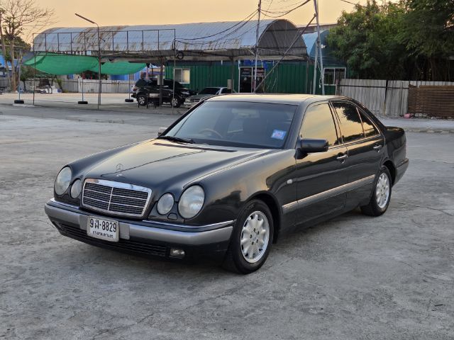 รถ Mercedes-Benz E-Class E230 สี ดำ