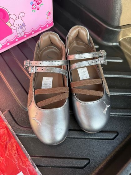 รองเท้า adidas