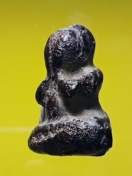 พระปิดตาเก่า หลวงปู่เอี่ยม วัดสะพานสูง ยุคเเรก สภาพสวยเก่ามาก เนื้อลงรักลงชาดโบราณมา ยุบยับแยกย่น สวยเก่าเดิมมาก หาชมยาก พบน้อย น่าใช้มากๆ รูปที่ 3