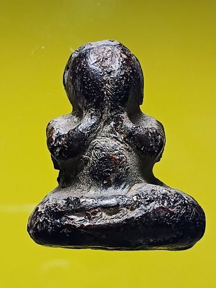 พระปิดตาเก่า หลวงปู่เอี่ยม วัดสะพานสูง ยุคเเรก สภาพสวยเก่ามาก เนื้อลงรักลงชาดโบราณมา ยุบยับแยกย่น สวยเก่าเดิมมาก หาชมยาก พบน้อย น่าใช้มากๆ