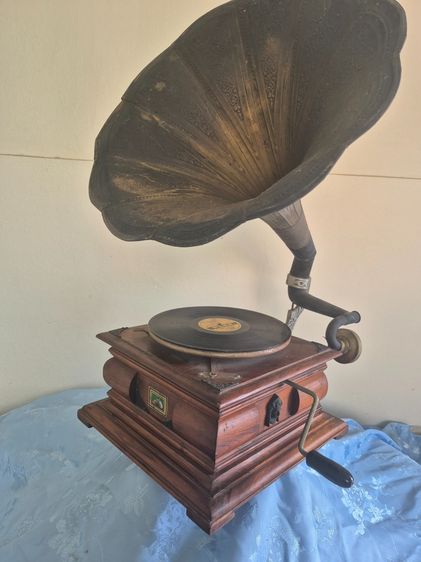 horn gramophone player Master's Voice (HMV) Gramophone รูปที่ 5