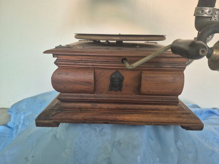 horn gramophone player Master's Voice (HMV) Gramophone รูปที่ 3