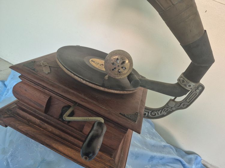 horn gramophone player Master's Voice (HMV) Gramophone รูปที่ 7
