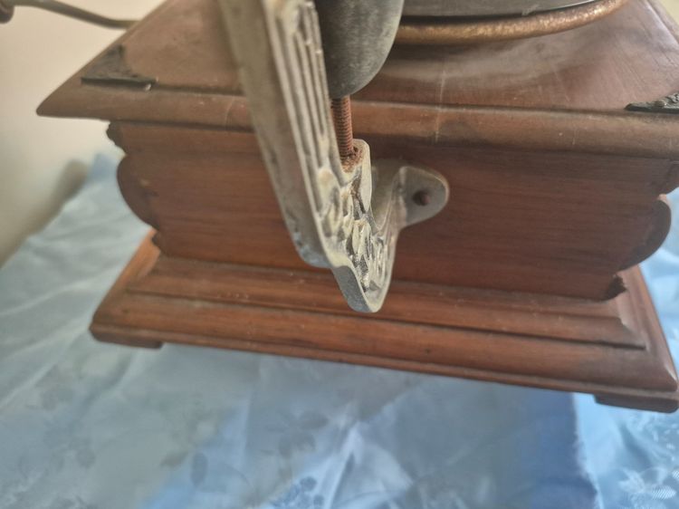 horn gramophone player Master's Voice (HMV) Gramophone รูปที่ 14