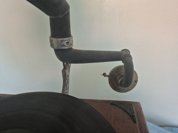 horn gramophone player Master's Voice (HMV) Gramophone รูปที่ 17