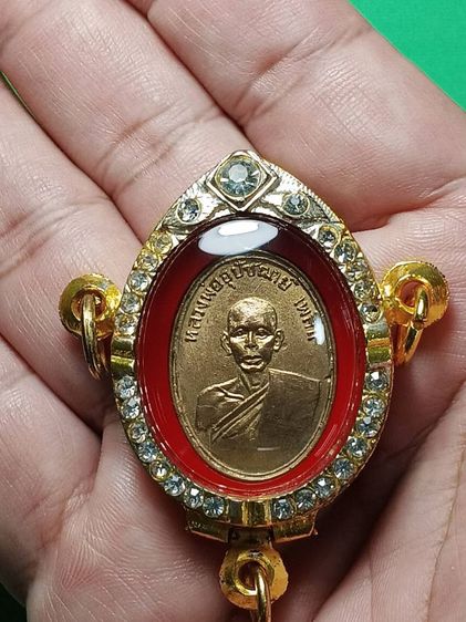 เหรียญหลวงพ่อเพลิน วัดหนองไม้เหลือง รุ่นเเรก ปี2495 เนื้อทองเเดงกะหลั่ยทอง สภาพสวยมากผิวเดิม เลี่ยมทองสวิสฝัวเพชรcz สวยงามอย่างดีครับ รูปที่ 8