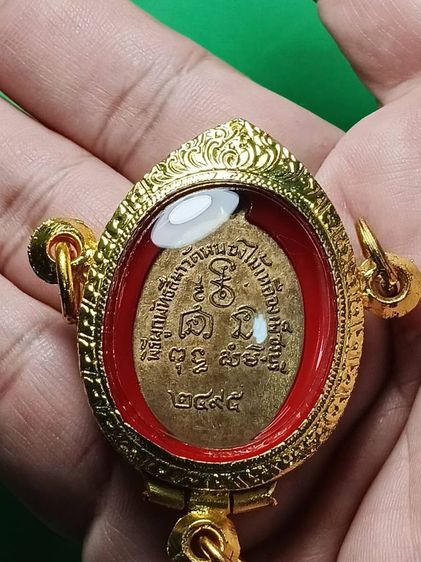 เหรียญหลวงพ่อเพลิน วัดหนองไม้เหลือง รุ่นเเรก ปี2495 เนื้อทองเเดงกะหลั่ยทอง สภาพสวยมากผิวเดิม เลี่ยมทองสวิสฝัวเพชรcz สวยงามอย่างดีครับ รูปที่ 9