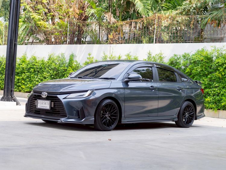 Toyota Yaris ATIV 2023 1.2 Smart Sedan เบนซิน ไม่ติดแก๊ส เกียร์อัตโนมัติ เทา รูปที่ 3