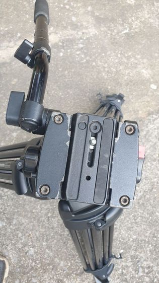ขายขาตั้งกล้องวีดีโอ manfrotto 515 mvb พร้อมหัว 503 สำหรับมืออาชีพ รูปที่ 8