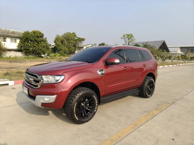 รถ Ford Everest 3.2 Titanium 4WD สี แดง