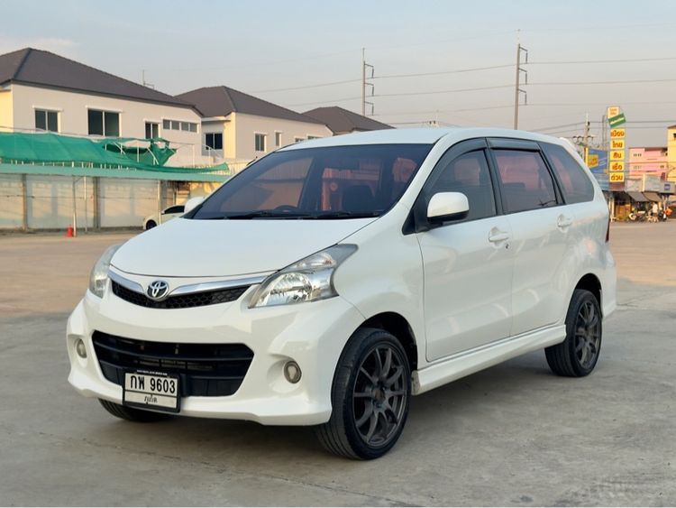 รถ Toyota Avanza 1.5 S Touring สี ขาว