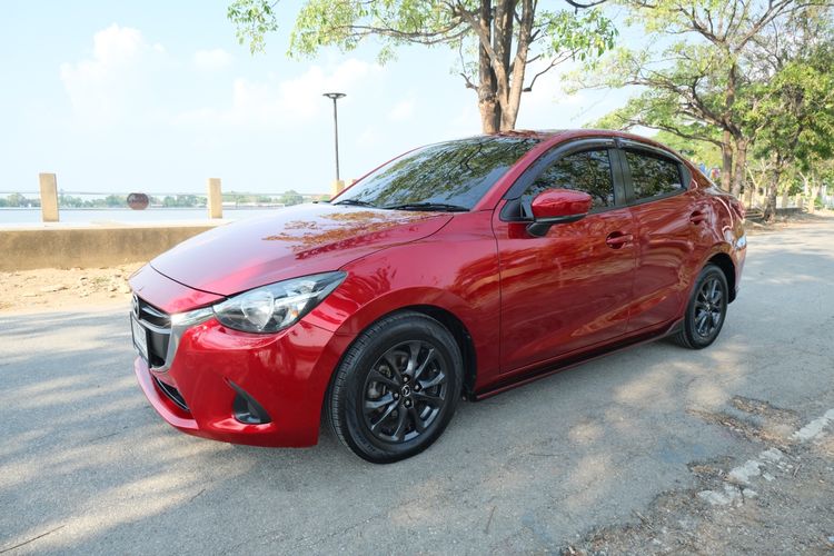 Mazda Mazda 2 2018 1.3 Sports High Connect Sedan เบนซิน ไม่ติดแก๊ส เกียร์อัตโนมัติ แดง รูปที่ 3