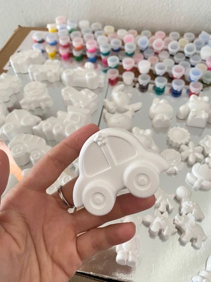 ตุ๊กตาและบ้านตุ๊กตา ตุ๊กตาปูนปั้น