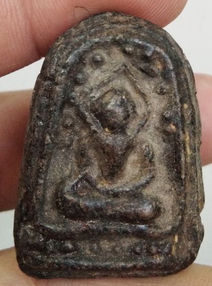 3034-พระหลวงพ่ออิ่ม วัดคลองด่าน (วัดบางเหี้ย) จังหวัดสมุทรปราการ พิมพ์พระคงเนื้อผงจุ่มรัก หลังยันต์ รูปที่ 4