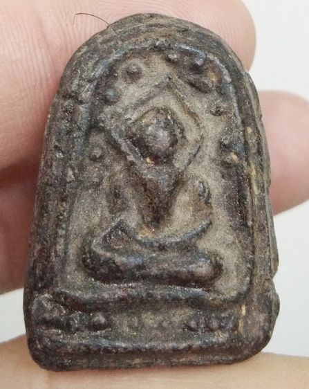 3034-พระหลวงพ่ออิ่ม วัดคลองด่าน (วัดบางเหี้ย) จังหวัดสมุทรปราการ พิมพ์พระคงเนื้อผงจุ่มรัก หลังยันต์ รูปที่ 7