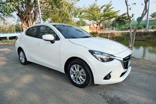 MAZDA 2 Sport High Plus ตัวTOP สีขาวมุก เบาะหนังสีดำ เกียร์ออโต้ ปี 2016