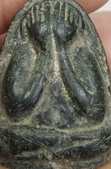 3041-พระปิดตาหลวงพ่อปาน วัดเครือวัลย์ จ.ชลบุรี เนื้อผงคลุกรักผสมผงหลวงพ่อแก้ว วัดเครือวัลย์