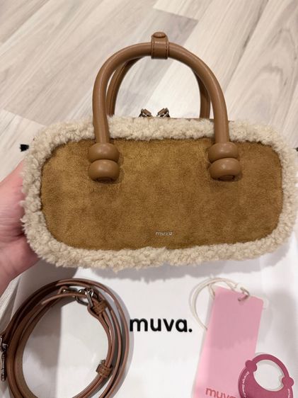 กระเป๋า MUVA สีน้ำตาลมีขน รูปที่ 2