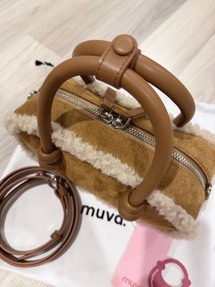 กระเป๋า MUVA สีน้ำตาลมีขน รูปที่ 3