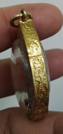 3045-เหรียญหลวงพ่อคง วัดวังสรรพรส เนื้อทองแดงเก่าเลี่ยมกรอบ หลังยันต์พระพุทธ รูปที่ 6