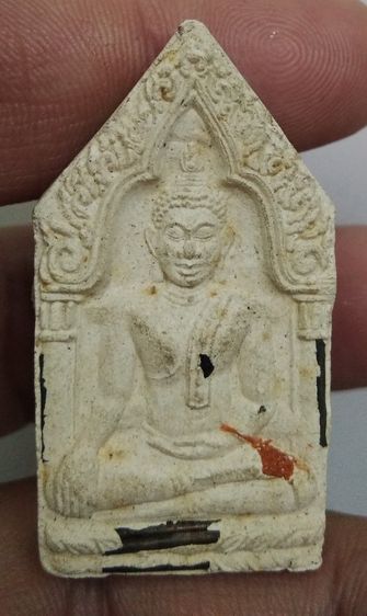 3046-พระขุนแผนหลวงพ่อคูณ เนื้อขาวพุทธคุณผสมธูปยาสูบ รุ่นรวยมหาเสน่ห์ ปี 2543 ตะกรุดเงิน 19 ดอก ฝังพลอยเสก เกศา จีวร รูปที่ 10