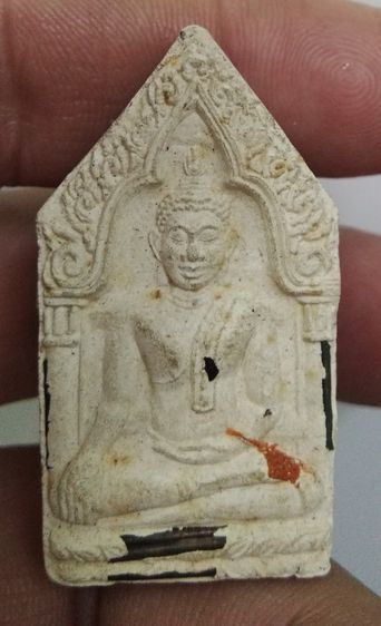 3046-พระขุนแผนหลวงพ่อคูณ เนื้อขาวพุทธคุณผสมธูปยาสูบ รุ่นรวยมหาเสน่ห์ ปี 2543 ตะกรุดเงิน 19 ดอก ฝังพลอยเสก เกศา จีวร รูปที่ 13