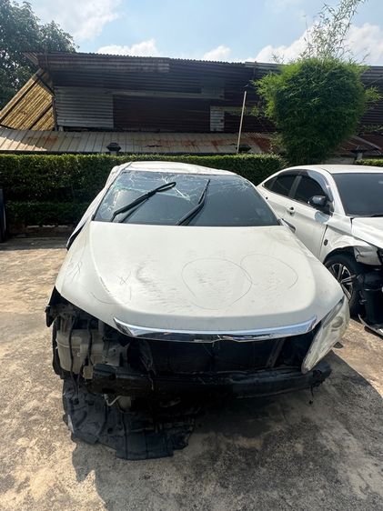 รถ Toyota Camry 2.0 G Extremo สี ขาว