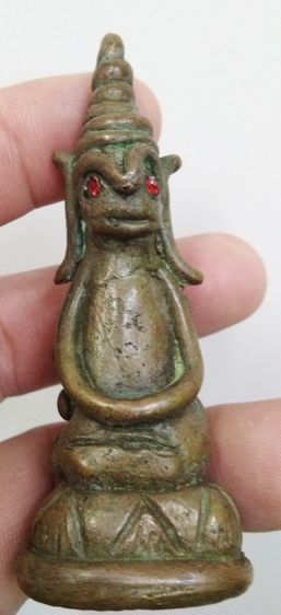 3053-งั่งตาแดงเกศแหลม เนื้อทองเหลืองฐานบัวเล็บช้าง ใต้ฐานอุดกริ่ง เขย่ามีเสียงดัง ขนาดฐาน 3 ซม. สูงรวม 8 ซม รูปที่ 4