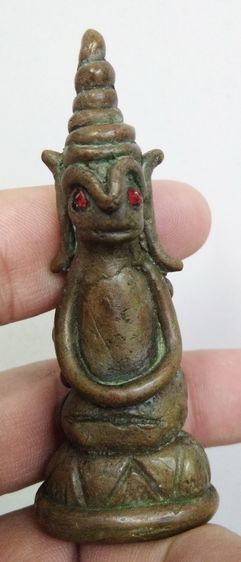 3053-งั่งตาแดงเกศแหลม เนื้อทองเหลืองฐานบัวเล็บช้าง ใต้ฐานอุดกริ่ง เขย่ามีเสียงดัง ขนาดฐาน 3 ซม. สูงรวม 8 ซม รูปที่ 6