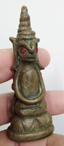 3053-งั่งตาแดงเกศแหลม เนื้อทองเหลืองฐานบัวเล็บช้าง ใต้ฐานอุดกริ่ง เขย่ามีเสียงดัง ขนาดฐาน 3 ซม. สูงรวม 8 ซม รูปที่ 15