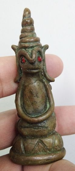 3053-งั่งตาแดงเกศแหลม เนื้อทองเหลืองฐานบัวเล็บช้าง ใต้ฐานอุดกริ่ง เขย่ามีเสียงดัง ขนาดฐาน 3 ซม. สูงรวม 8 ซม รูปที่ 13