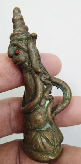 3053-งั่งตาแดงเกศแหลม เนื้อทองเหลืองฐานบัวเล็บช้าง ใต้ฐานอุดกริ่ง เขย่ามีเสียงดัง ขนาดฐาน 3 ซม. สูงรวม 8 ซม รูปที่ 17