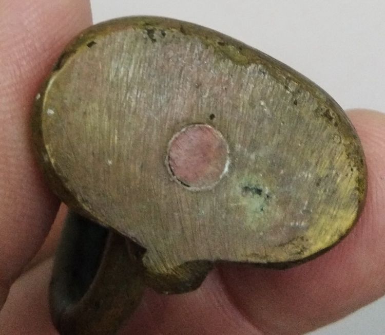 3053-งั่งตาแดงเกศแหลม เนื้อทองเหลืองฐานบัวเล็บช้าง ใต้ฐานอุดกริ่ง เขย่ามีเสียงดัง ขนาดฐาน 3 ซม. สูงรวม 8 ซม รูปที่ 9