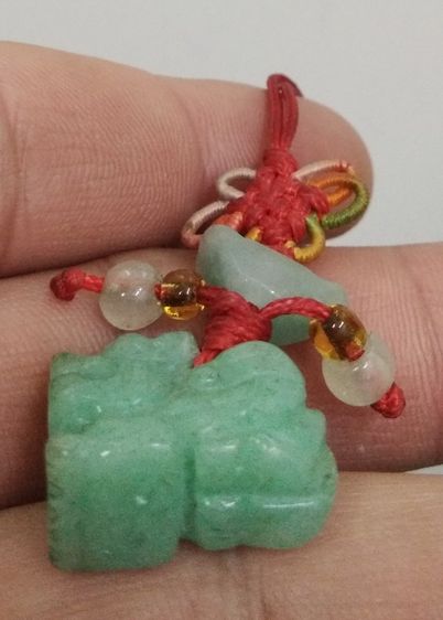 3054-เครื่องรางของมงคล ปี่เซี๊ยะหินหยกเขียว ใช้เรียกทรัพย์ คุ้มครอง คุ้มภัย และโชคลาภ เป็นสายสำหรับร้อยสายโทรศัพท์ หรือแขวนไว้หน้าห้างร้านเพ รูปที่ 9