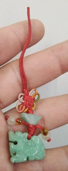 3054-เครื่องรางของมงคล ปี่เซี๊ยะหินหยกเขียว ใช้เรียกทรัพย์ คุ้มครอง คุ้มภัย และโชคลาภ เป็นสายสำหรับร้อยสายโทรศัพท์ หรือแขวนไว้หน้าห้างร้านเพ รูปที่ 8