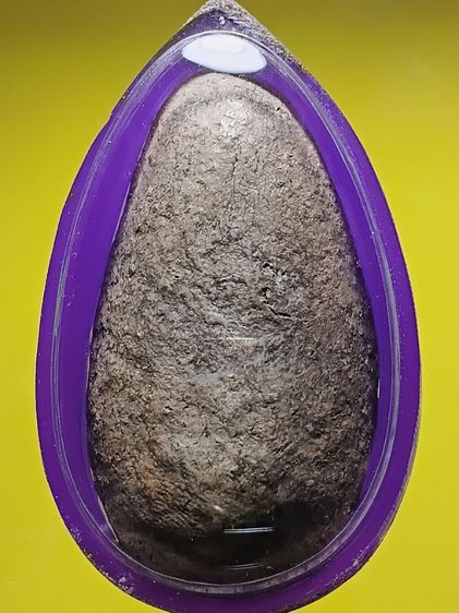 พระขุนแผนไข่ผ่าซีก ขุดพบที่กรุวัดพระรูป จ.สุพรรณบุรี เเตกกรุราวปี2480 องค์นี้เนื้อสีออกเขียวหินครก สภาพสวย พบน้อย รูปที่ 5