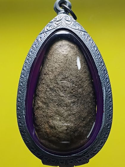 พระขุนแผนไข่ผ่าซีก ขุดพบที่กรุวัดพระรูป จ.สุพรรณบุรี เเตกกรุราวปี2480 องค์นี้เนื้อสีออกเขียวหินครก สภาพสวย พบน้อย รูปที่ 2