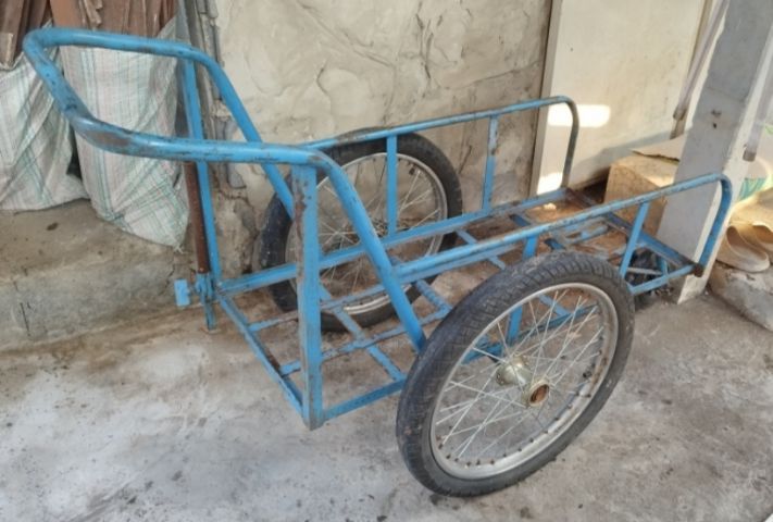 รถเข็นสามล้อ