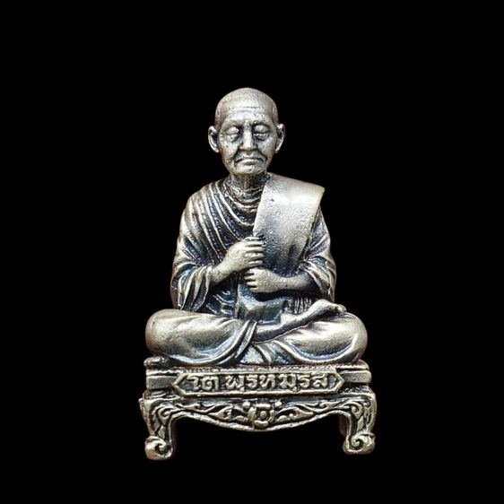 รูปหล่อสมเด็จพระพุฒาจารย์ (โต พรหมรังสี) เนื้อเงินซาติน อนุสรณ์ ๑๒๘ ปี วัดเกศไชโย พ.ศ.2543 กล่องเดิม รูปที่ 2