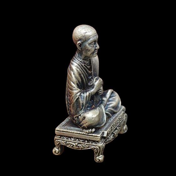 รูปหล่อสมเด็จพระพุฒาจารย์ (โต พรหมรังสี) เนื้อเงินซาติน อนุสรณ์ ๑๒๘ ปี วัดเกศไชโย พ.ศ.2543 กล่องเดิม รูปที่ 4