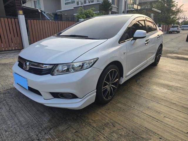 รถ Honda Civic 1.8 E i-VTEC สี ขาว