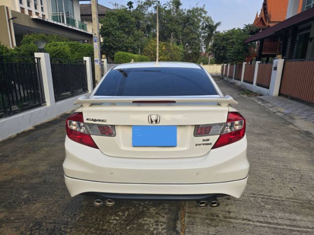 Honda Civic 2012 1.8 E i-VTEC Sedan เบนซิน ไม่ติดแก๊ส เกียร์ธรรมดา ขาว รูปที่ 2