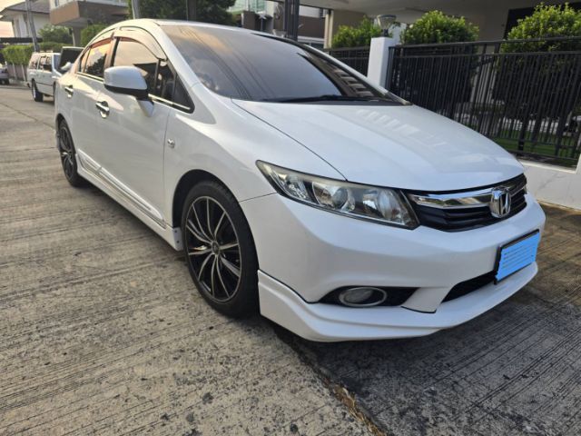 Honda Civic 2012 1.8 E i-VTEC Sedan เบนซิน ไม่ติดแก๊ส เกียร์ธรรมดา ขาว รูปที่ 3