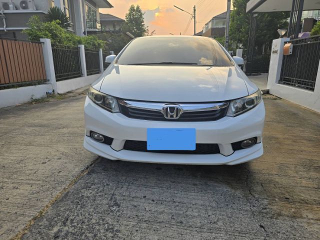Honda Civic 2012 1.8 E i-VTEC Sedan เบนซิน ไม่ติดแก๊ส เกียร์ธรรมดา ขาว รูปที่ 4