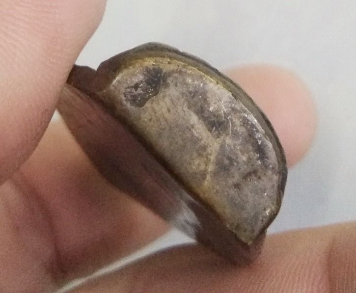 3061-พระกริ่งครึ่งซีก หลังใบโพธิ์ วัดสุทัศน์ เนื้อทองเหลืองเก่า รูปที่ 5