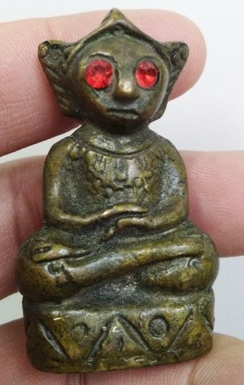 3062-งั่งตาแดงเนื้อทองเหลืองฐานบัวเล็บช้าง ใต้ฐานอุดกริ่ง เขย่าไม่ดังนะครับ ขนาดฐาน 2.5 ซม. สูงรวม 5 ซม รูปที่ 4