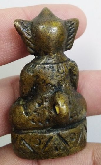 3062-งั่งตาแดงเนื้อทองเหลืองฐานบัวเล็บช้าง ใต้ฐานอุดกริ่ง เขย่าไม่ดังนะครับ ขนาดฐาน 2.5 ซม. สูงรวม 5 ซม รูปที่ 12