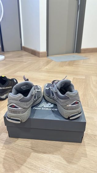 ไม่ระบุ เทา รองเท้าออกกำลังกาย New balance 2002ra